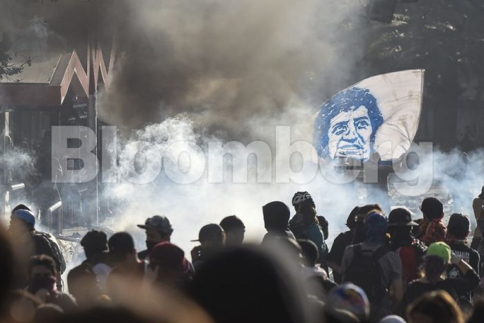 Los sindicatos se unen a las protestas de Chile mientras Piñera se esfuerza por calmar los disturbios