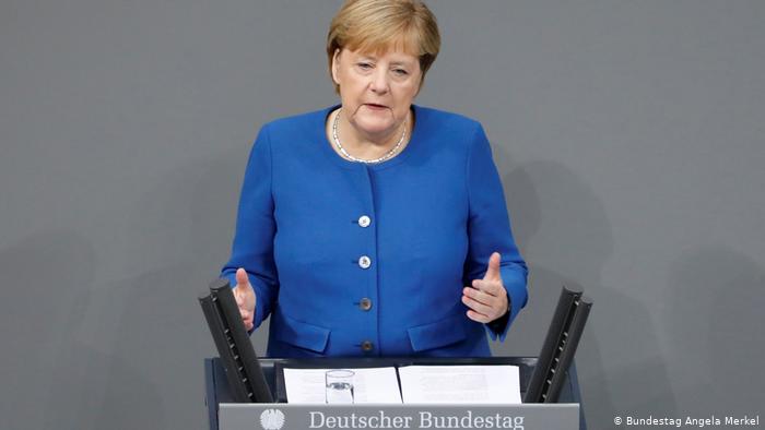 Angela Merkel condena ofensiva turca ante Parlamento alemán