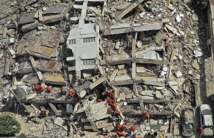 Confirman 2 muertos y 9 desaparecidos en derrumbe de un edificio en Brasil
