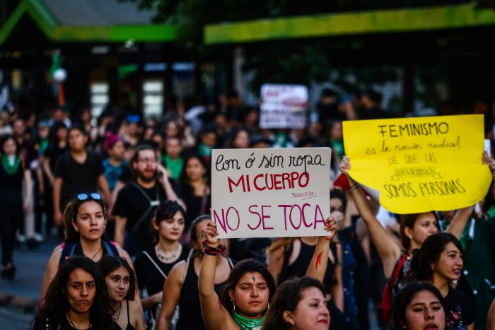 ONG recopila antecedentes de mujeres que hayan sufrido violencia sexual durante el Estado de Emergencia