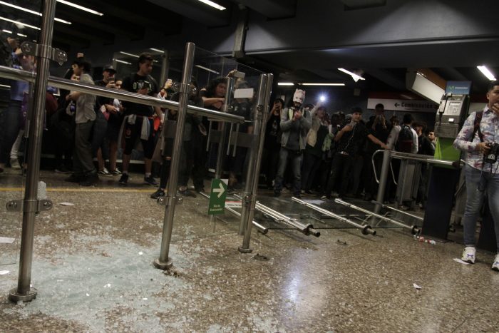 PDI detiene al primer involucrado en destrozos en las estaciones del Metro de Santiago