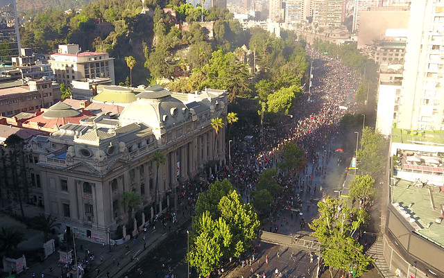 Movilizaciones en rechazo al Gobierno vuelven a hacerse sentir con fuerza en Santiago y en distintos puntos del país