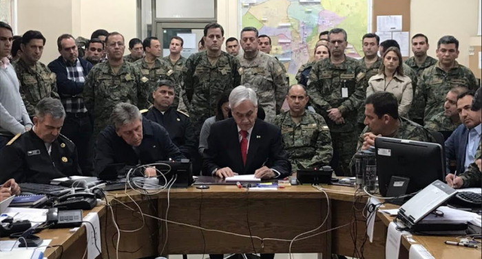 Con pintura de guerra Piñera invoca al «enemigo interno» para explicar y evadir crisis social