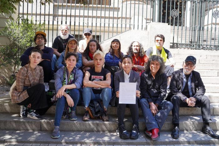 Músicos chilenos emplazan a Piñera, piden cambio de gabinete y retiro de los militares