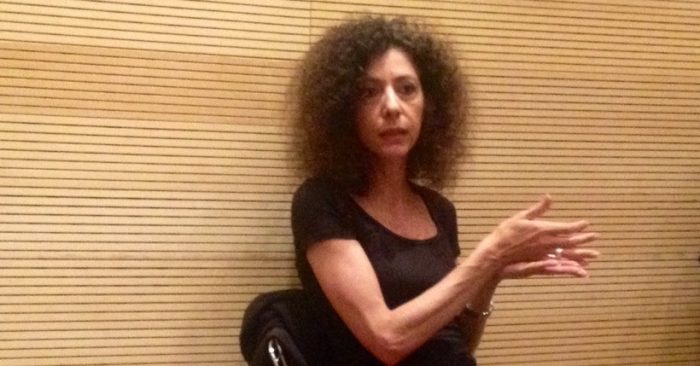 Conversatorio con cronista argentina Leila Guerriero en Instituto de Estudios de la Sociedad