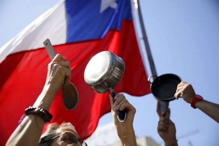 Chile demanda un cambio de paradigma político que le haga recuperar la confianza