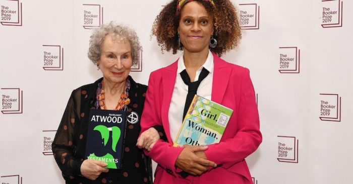 Margaret Atwood y Bernardine Evaristo ganan el prestigioso premio literario Booker