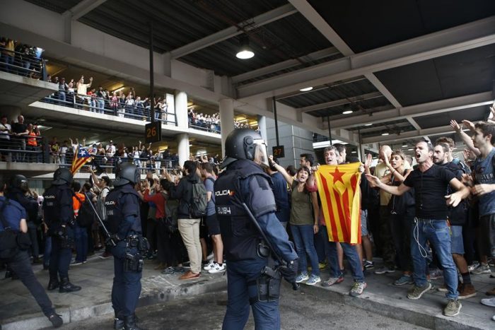 Alta tensión en Cataluña: independentistas protagonizan protestas contra la condena a sus líderes