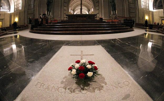 Gobierno español fija el 25 de octubre como día tope para exhumar a Franco