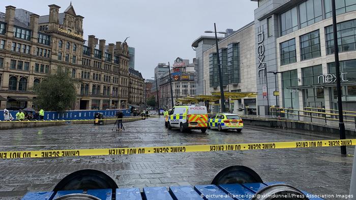 Cinco personas heridas: policía antiterrorista investiga ataque con cuchillo en centro de Manchester