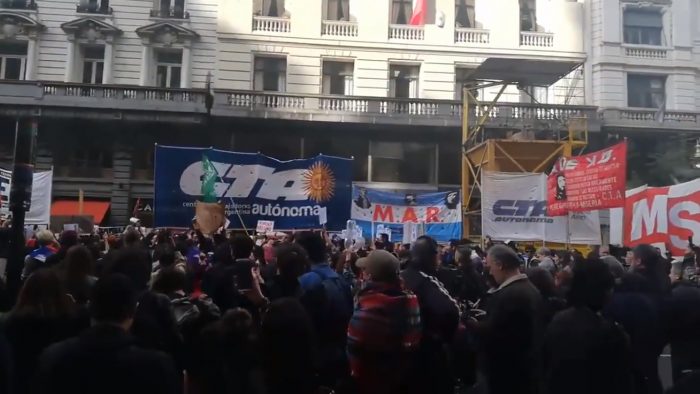 Protestas de chilenos en el extranjero: caos en Argentina y calma en Barcelona