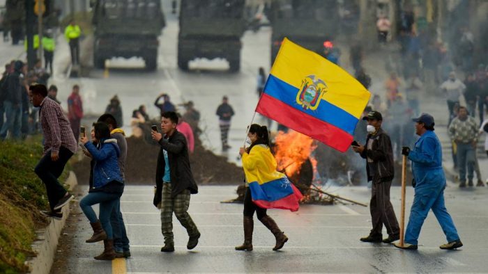Chile rechaza «cualquier acción foránea» que desestabilice Ecuador