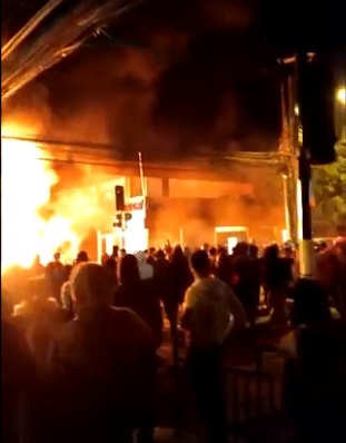 Se desencadenó la rabia contra Essal: manifestantes queman sucursal de atención al cliente en Osorno