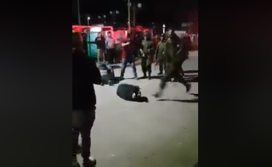 Dan de baja a carabinero que propinó feroz patada en la cabeza a persona en el suelo