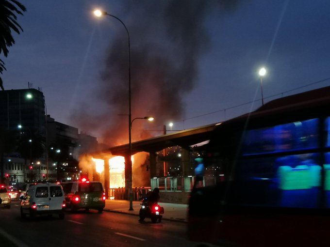 Caos en Valparaíso: queman estación del Merval, saquean supermercados y El Mercurio de Valparaíso