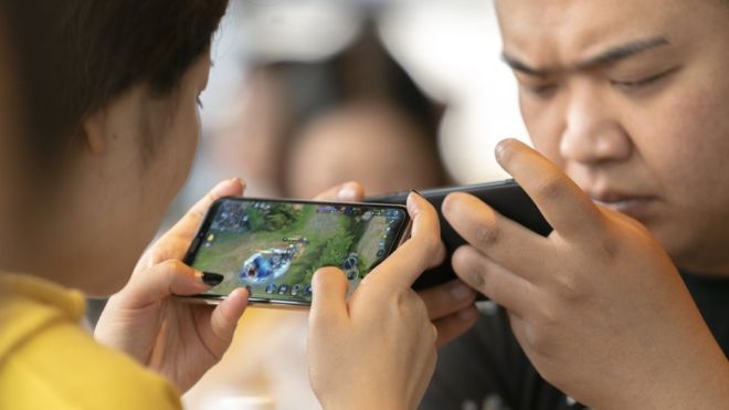 Adicción a los videojuegos: el toque de queda que impuso China a los menores