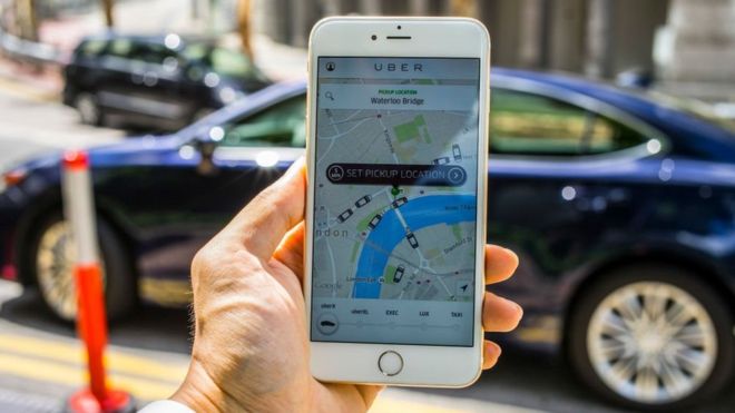 La paradoja de Uber: cómo la aplicación libera y encadena a sus conductores en la «economía colaborativa»