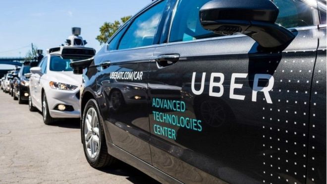Autos sin conductor de Uber: la distracción humana que fue la «causa inmediata» de un fatal accidente en Arizona