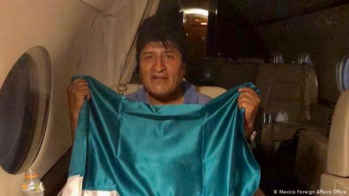 Evo Morales partió a México pero anuncia que pronto volverá a Bolivia