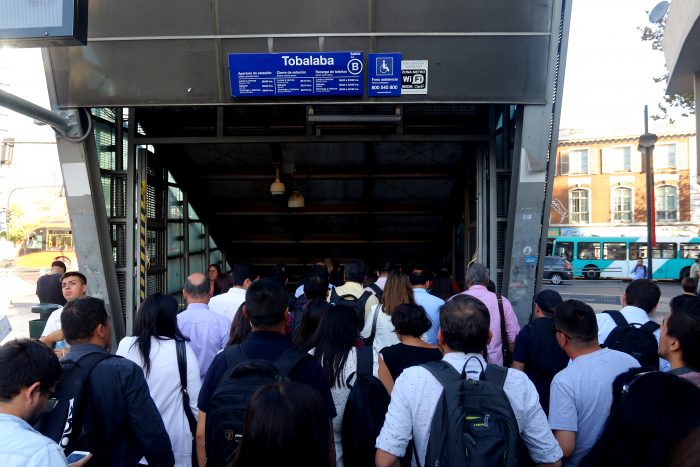 Contraloría congela alza de $10 al pasaje del Metro estipulada por Panel de Expertos