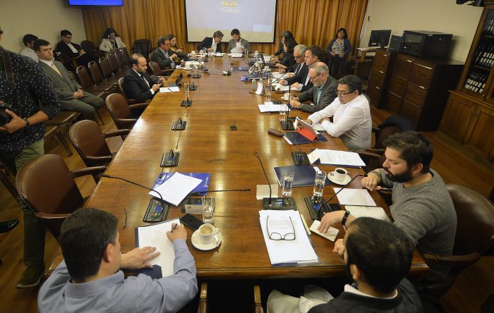 Comisión de Constitución de la Cámara aprueba en general proyectos para iniciar proceso constituyente