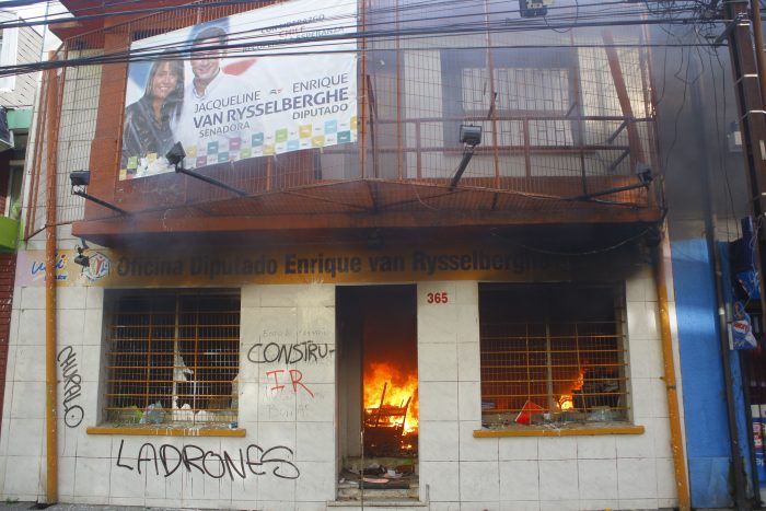 JVR lamenta incendio que sufrió su sede en Concepción: «Esto es violencia pura y dura»