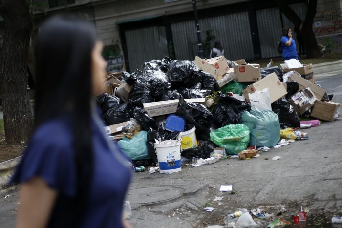Tras no llegar a acuerdo con el Gobierno, recolectores de basura de la región Metropolitana inician paro indefinido