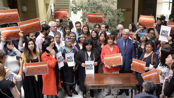Con firmas de diputados de la ex Nueva Mayoría presentan acusación constitucional contra Sebastián Piñera