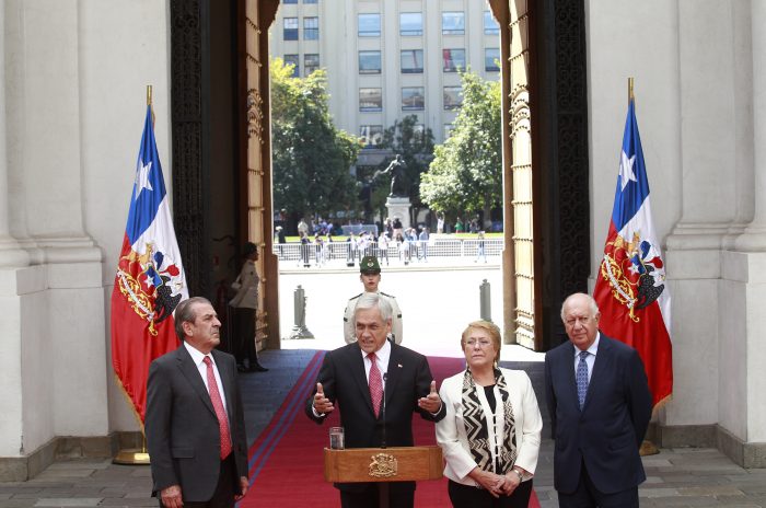 Llamado a Bachelet y reuniones con Frei y Lagos: las gestiones de Piñera en medio de la crisis