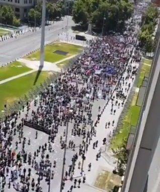 Segunda jornada de Huelga General termina con actuar de Carabineros frente a La Moneda