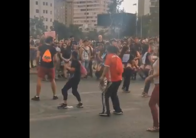 Plaza Italia: desde «el que baila pasa» a las lacrimógenas de Carabineros