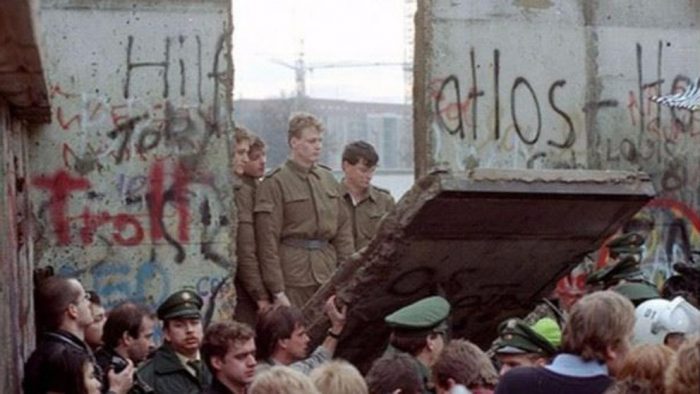 A 30 años de su derrumbe: el muro, un amor fatal