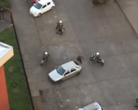 Hombre escapó a pie de cinco carabineros en moto mientras recibía el apoyo de los testigos