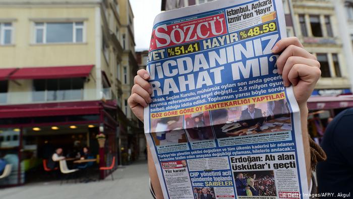 Condena de cárcel para siete periodistas turcos por presunta «colaboración terrorista»