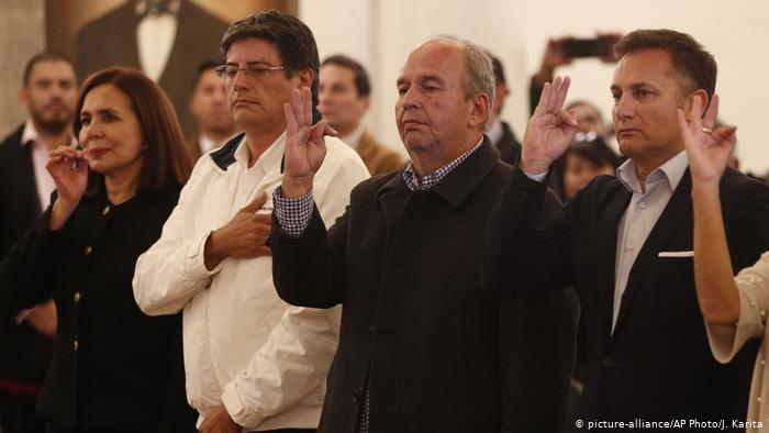 Presidenta interina de Bolivia destituye a influyente ministro