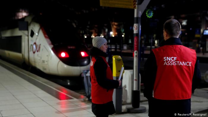 Francia: trenes y vuelos anulados por huelga contra reforma de pensiones
