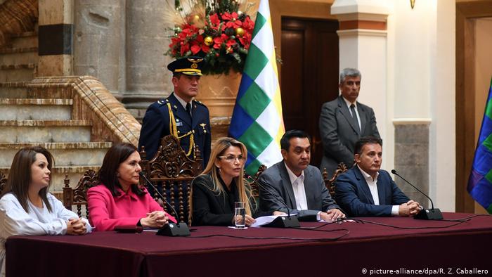 Escala la disputa: España expulsa a tres diplomáticos bolivianos