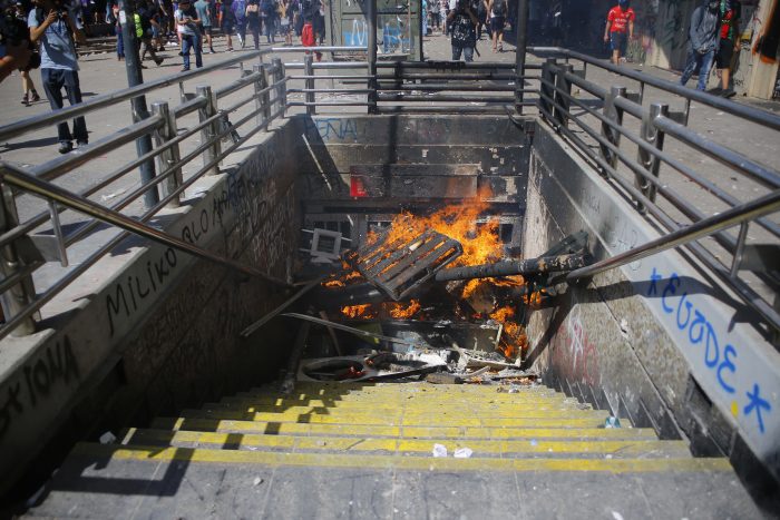 Director de la PDI asegura que «gente de afuera» participó en atentados al Metro de Santiago
