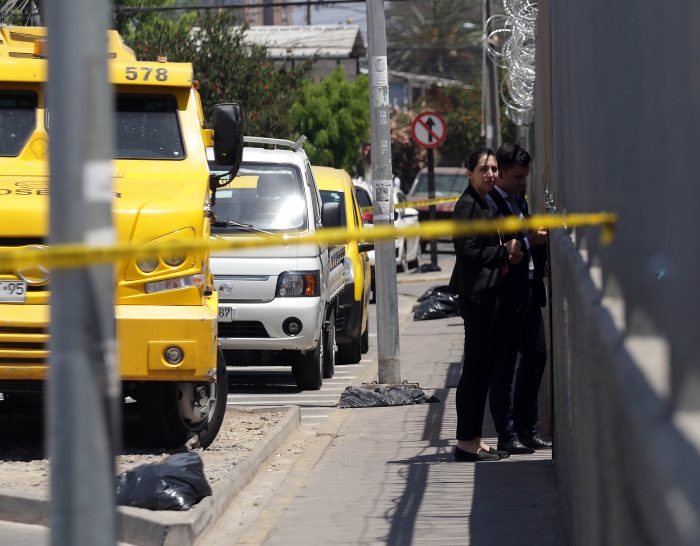 Dos heridos deja asalto frustrado con balacera a supermercado en Maipú