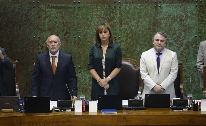 Diputados rechazan censura a la Mesa de la Cámara presidida por Iván Flores