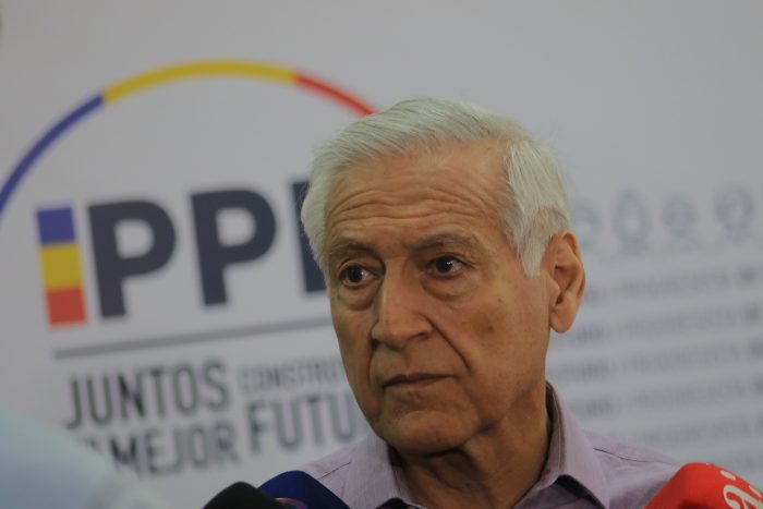 Heraldo Muñoz alerta sobre retraso en discusión para permitir plebiscito para una Nueva Constitución
