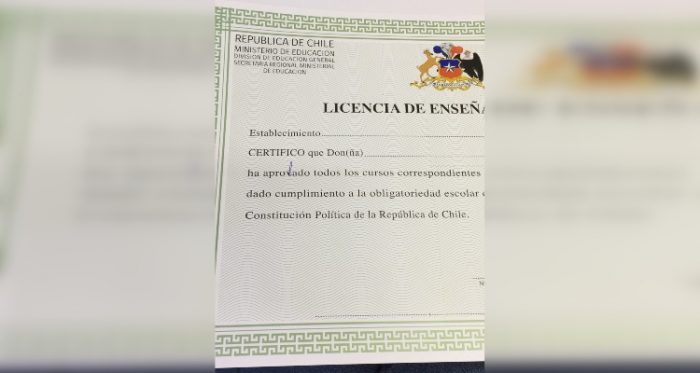 El grosero error ortográfico en certificados escolares que envió la municipalidad de Santiago