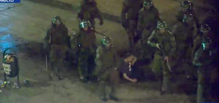 Cinco de los 12 carabineros acusados de tortura contra un manifestante en Plaza Ñuñoa quedan con prisión preventiva
