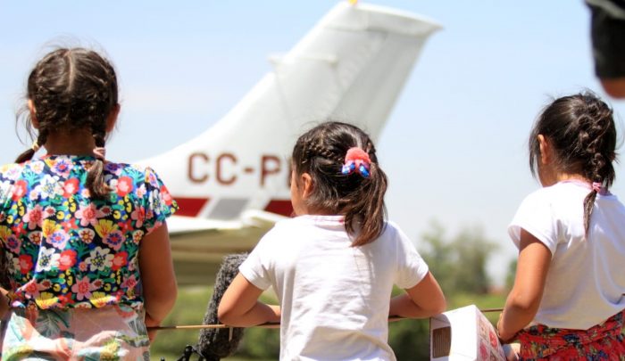 Niños del Sename cumplieron su sueño “navideño” de volar en avión