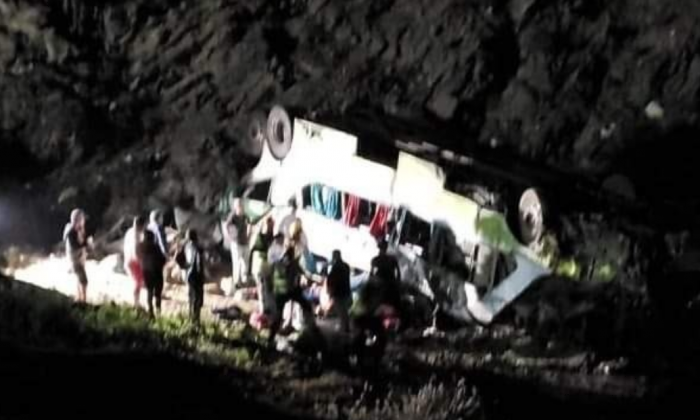Al menos 23 muertos deja desbarrancamiento de bus interprovincial en Taltal