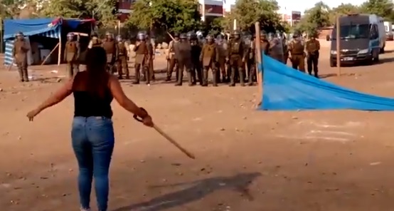 Vecinos reclaman excesiva fuerza policial tras desalojo de terrenos en Cerro Navia