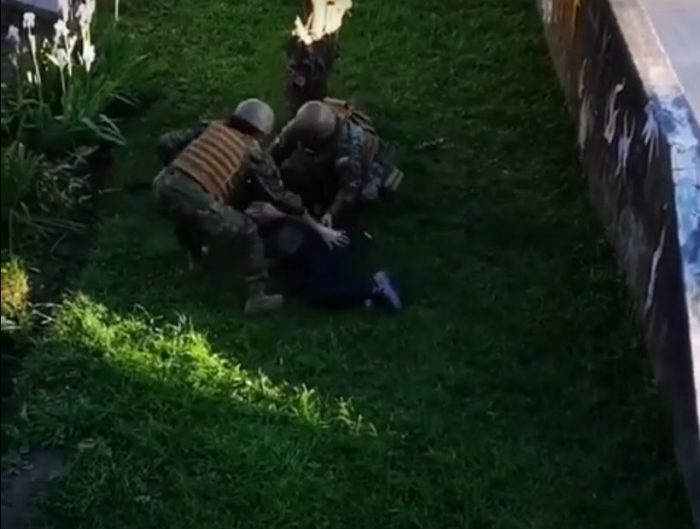 Revocan prisión preventiva a militar imputado por disparar a un hombre durante toque de queda en Concepción