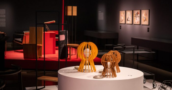 Exposición revisa los cien años de influencia del Bauhaus en el diseño chileno