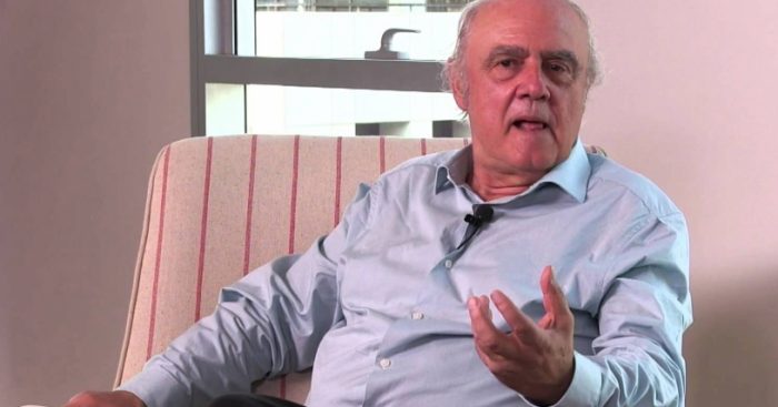 Agustín Squella y el estallido social: «Chile no cambió ni despertó», sólo «se mostró»