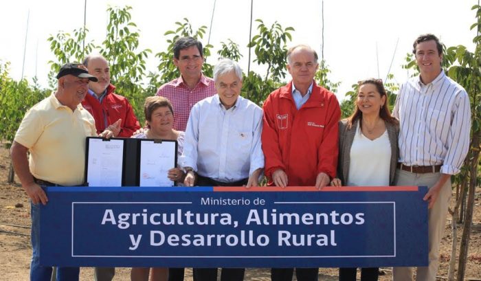 Presidente Piñera junto al Ministro Walker firman proyecto de ley que crea el Ministerio de Agricultura, Alimentos y Desarrollo Rural